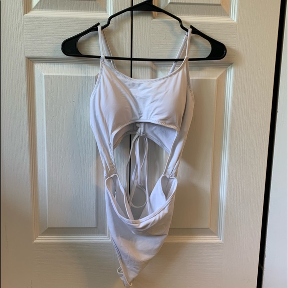 One piece - Picture 3 of 6